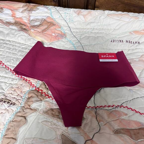 Spanx Women's Undie-tectable Seamless Tummy Control Thong Small NEW - Picture 2 of 9